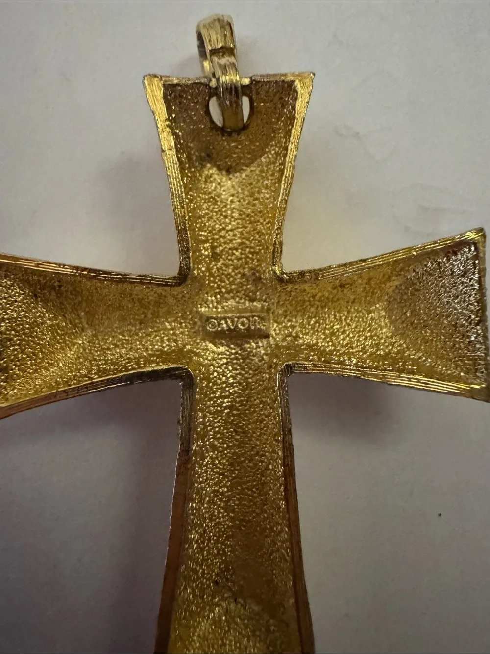 Vintage 1976 Avon Florentine gold-tone cross Pendant